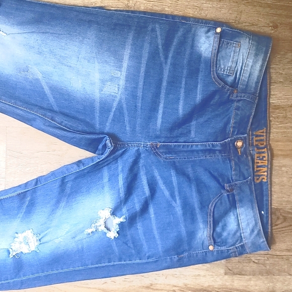 Blue Jeans - Picture 2 of 4